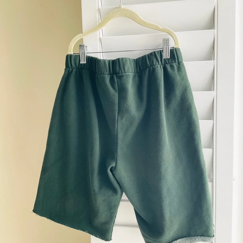 Brandy Melville Forest Green Rosa Sweatshorts - Picture 4 of 4